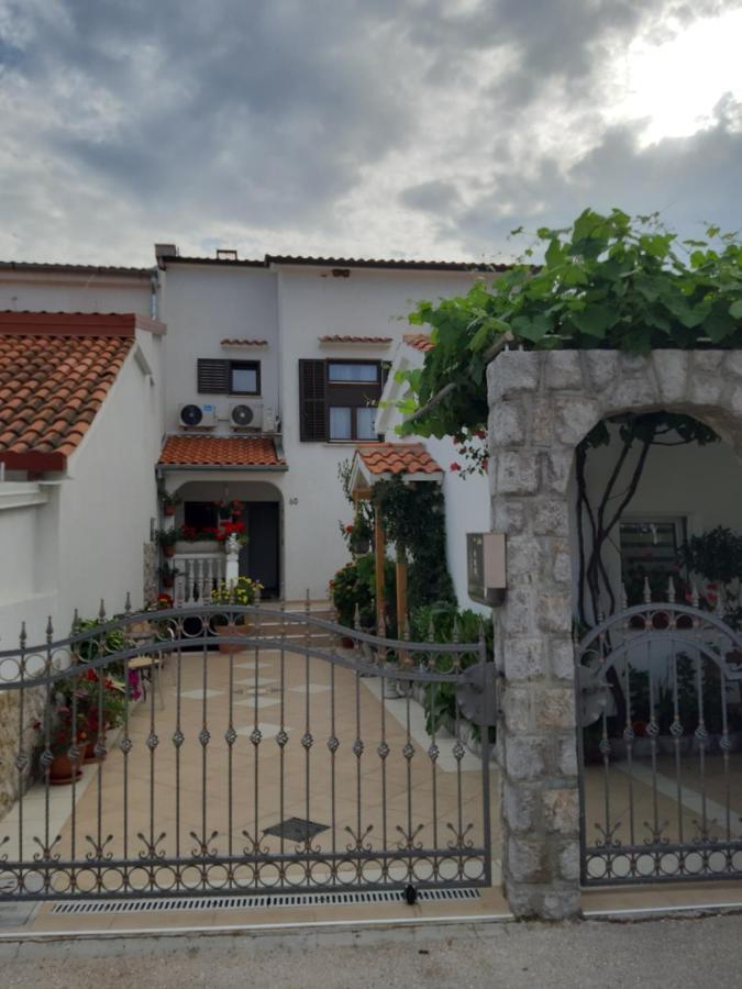 Apartmani Jozefina Omišalj Εξωτερικό φωτογραφία