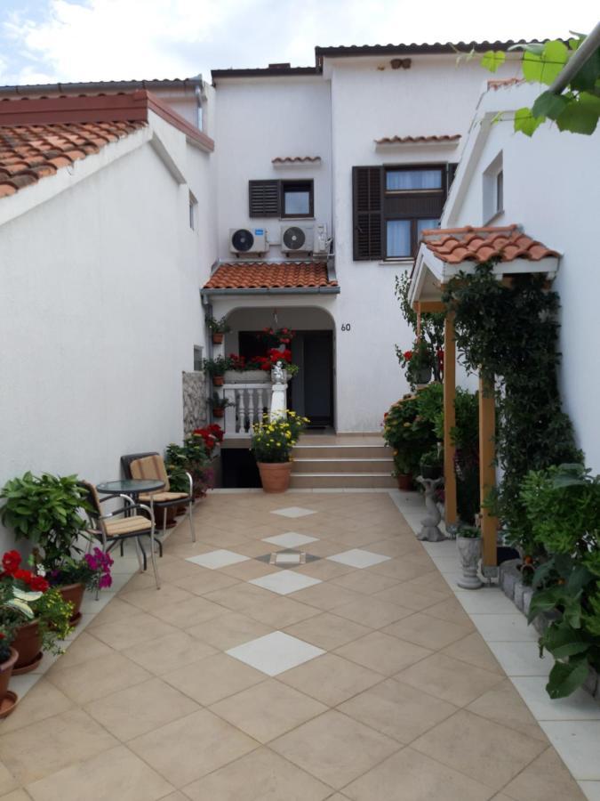 Apartmani Jozefina Omišalj Δωμάτιο φωτογραφία
