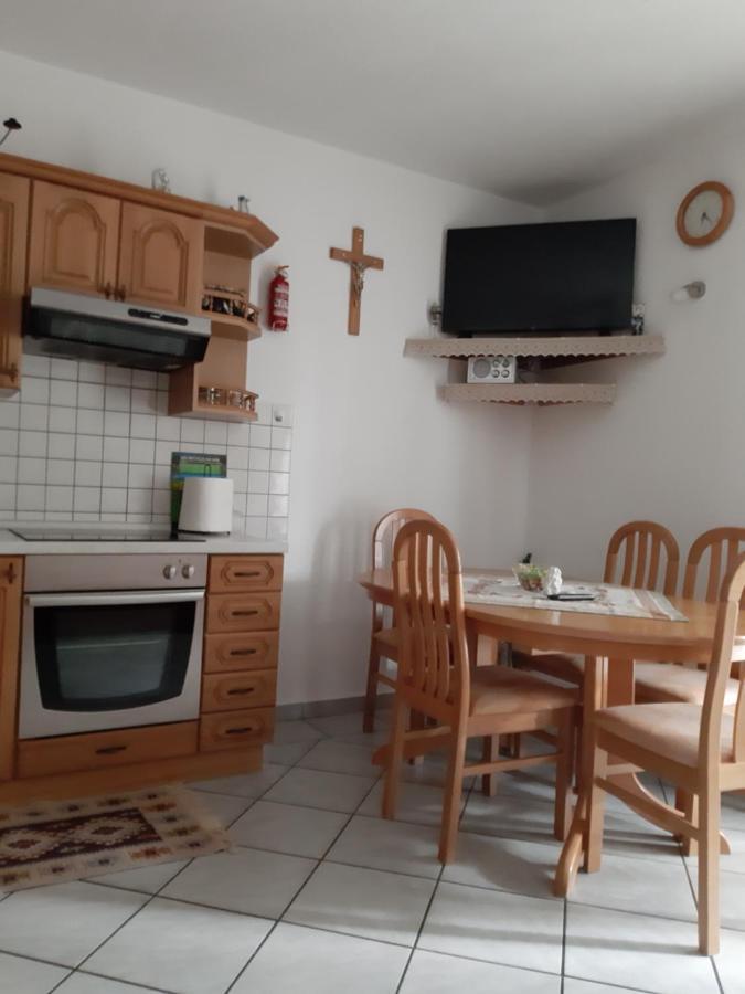 Apartmani Jozefina Omišalj Δωμάτιο φωτογραφία