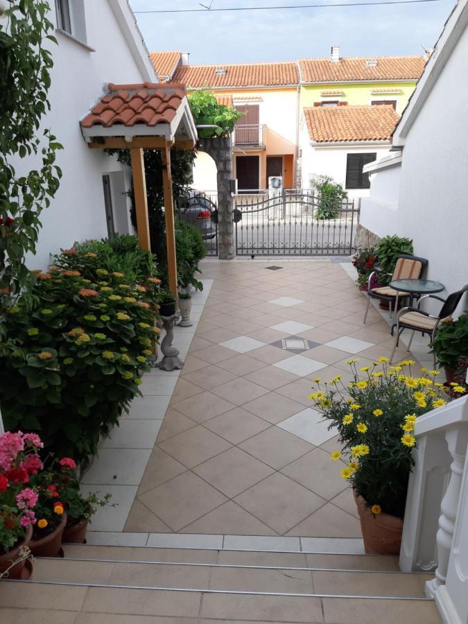 Apartmani Jozefina Omišalj Δωμάτιο φωτογραφία